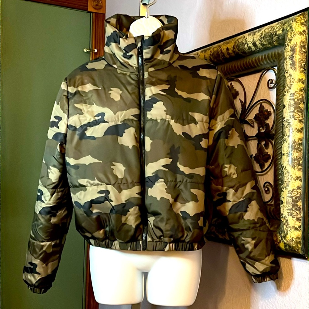 Wild Fable Camouflage Quilted Zip up Jacket Sz S💚